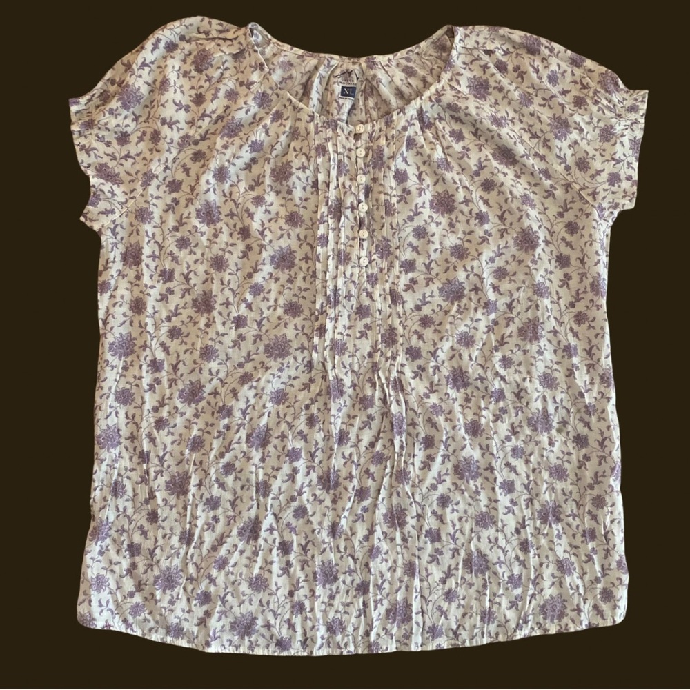 Cream and Purple Floral Print Short Sleeve Blouse (XL)